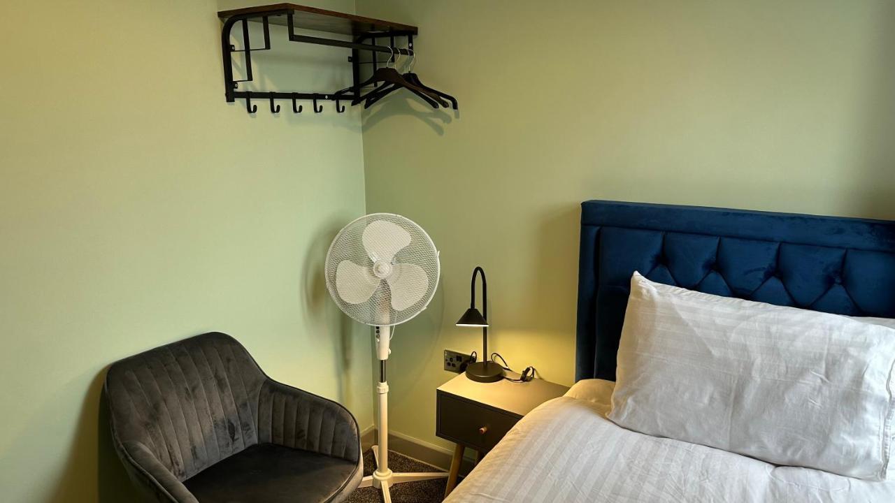 Homestay In Уолсал Екстериор снимка