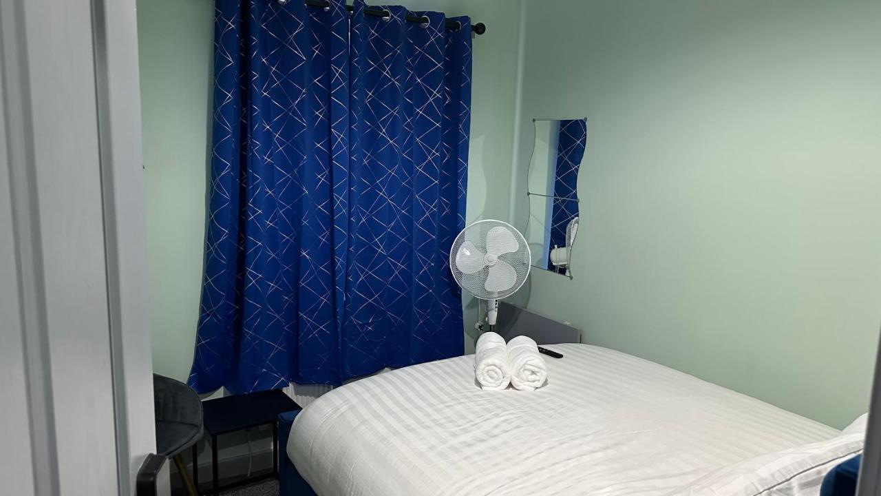 Homestay In Уолсал Екстериор снимка