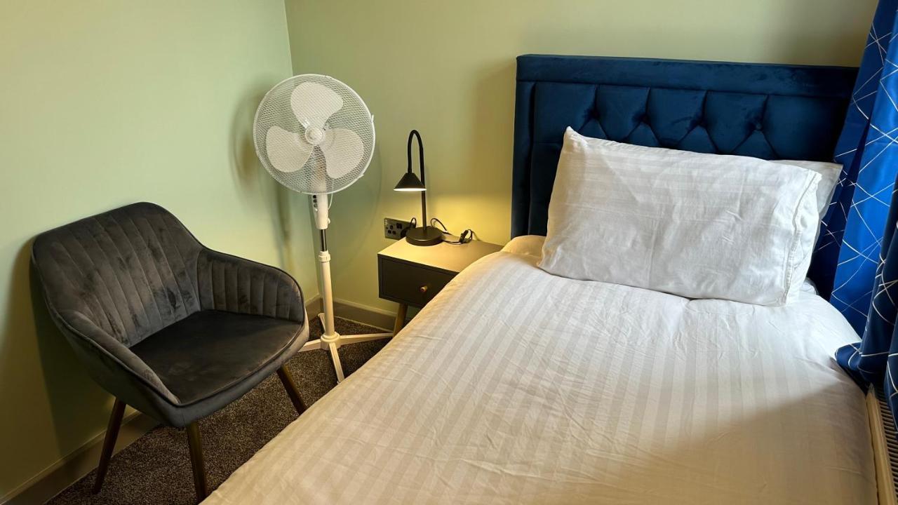 Homestay In Уолсал Екстериор снимка