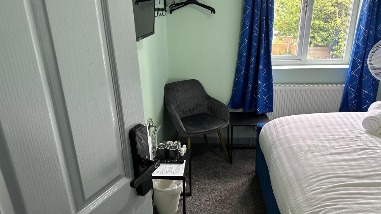 Homestay In Уолсал Екстериор снимка
