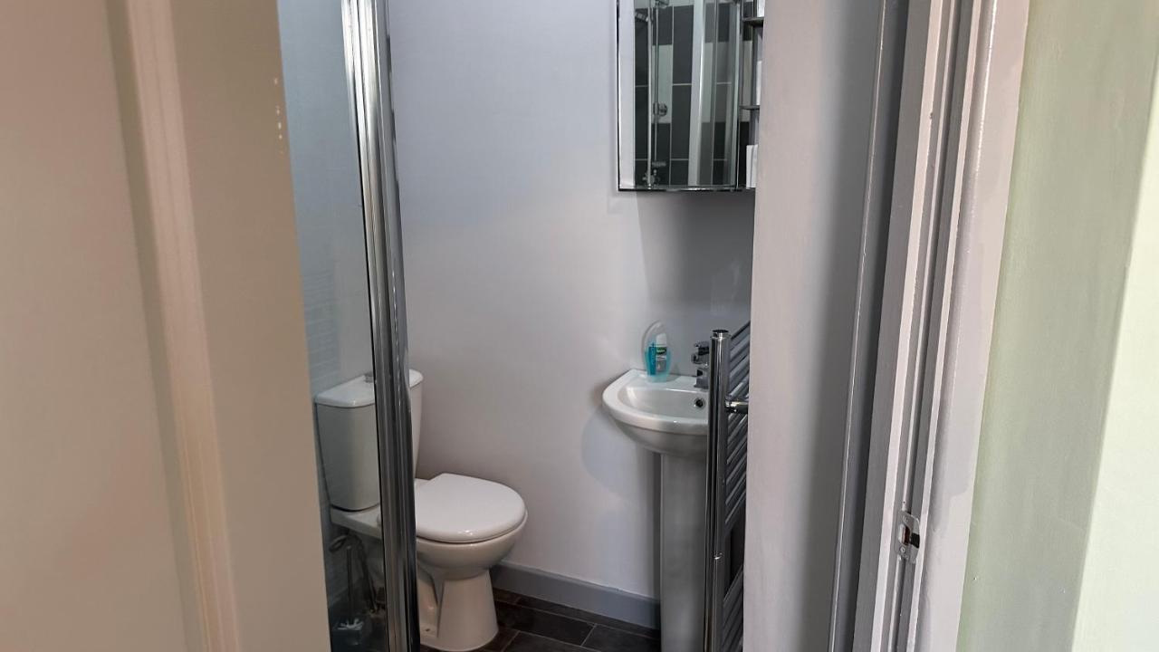 Homestay In Уолсал Екстериор снимка