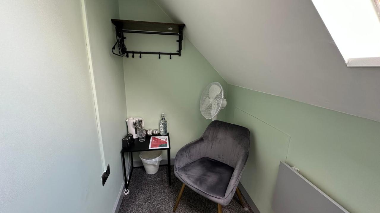 Homestay In Уолсал Екстериор снимка
