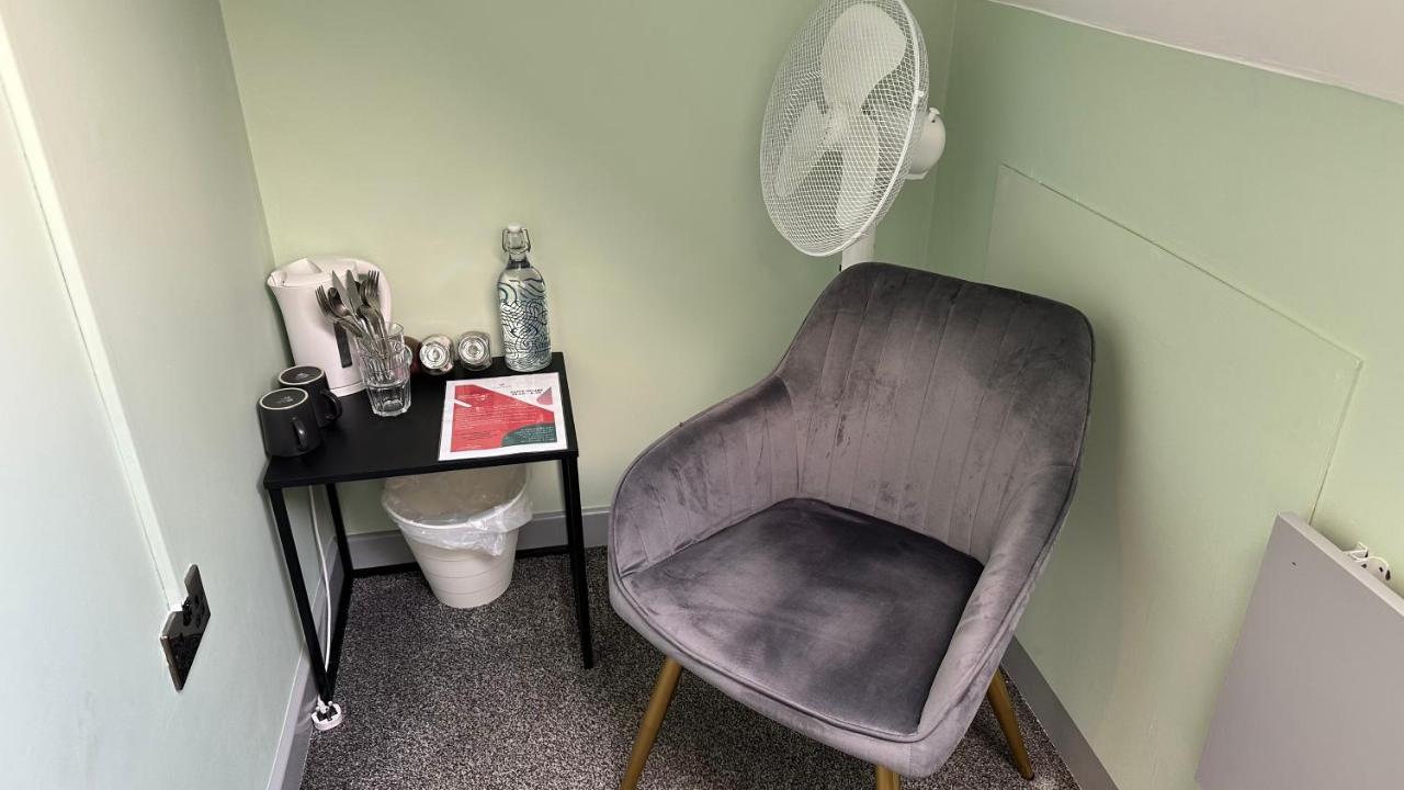 Homestay In Уолсал Екстериор снимка