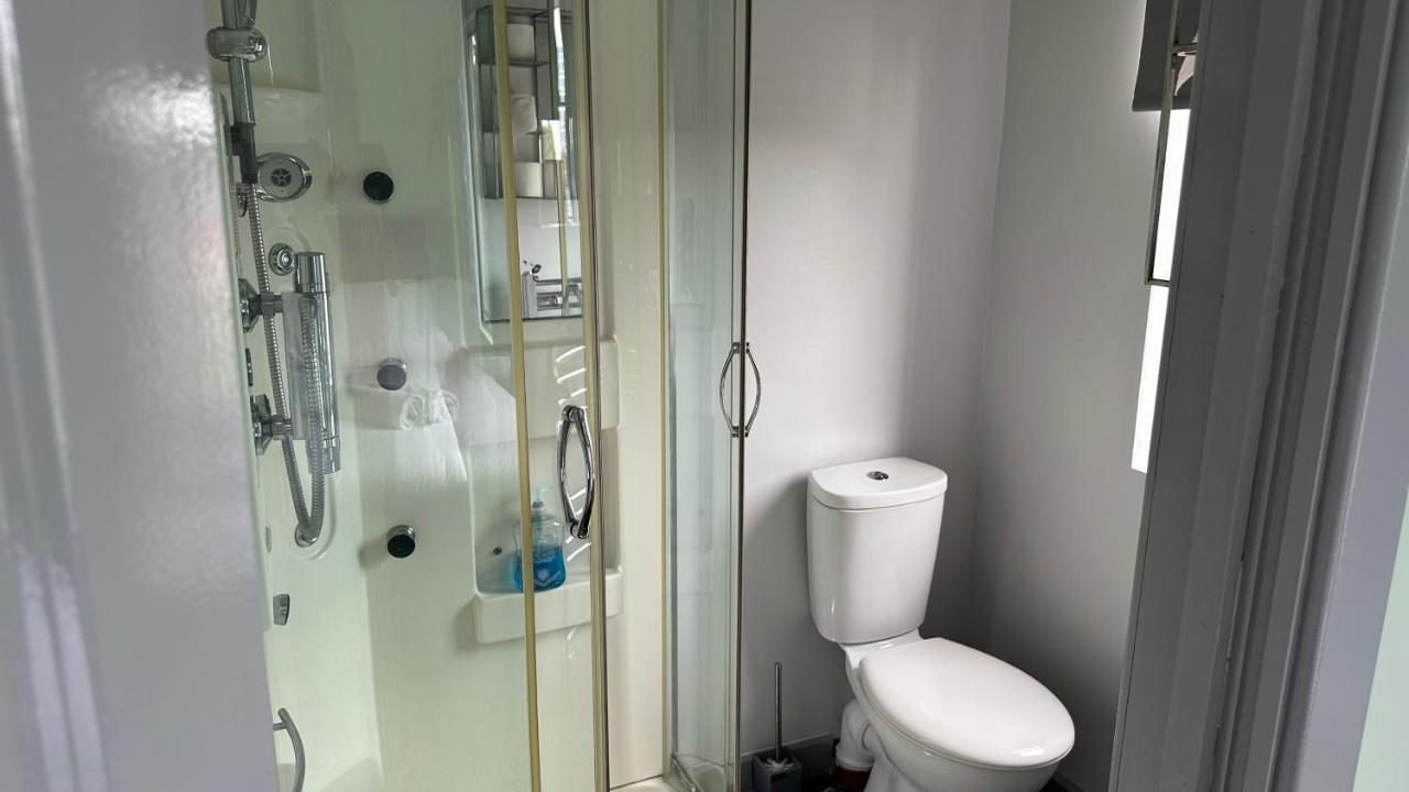 Homestay In Уолсал Екстериор снимка
