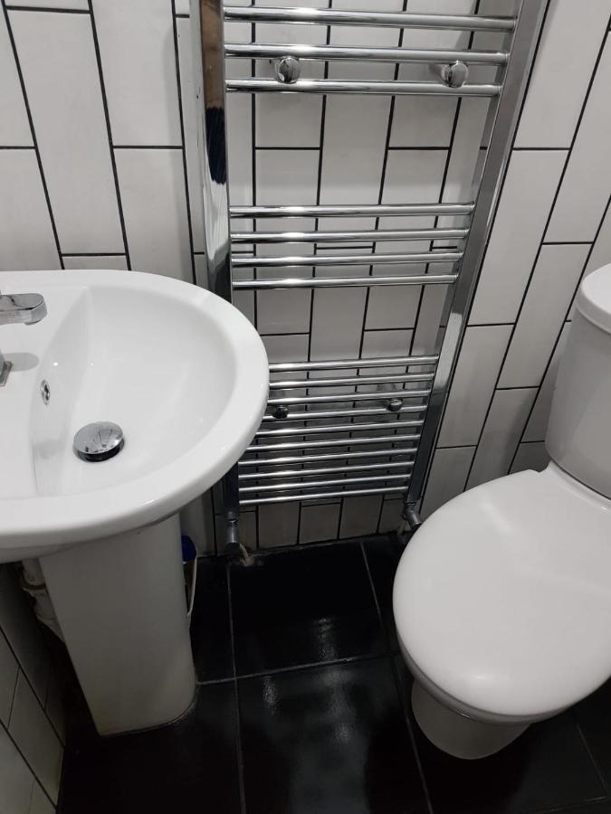 Homestay In Уолсал Екстериор снимка