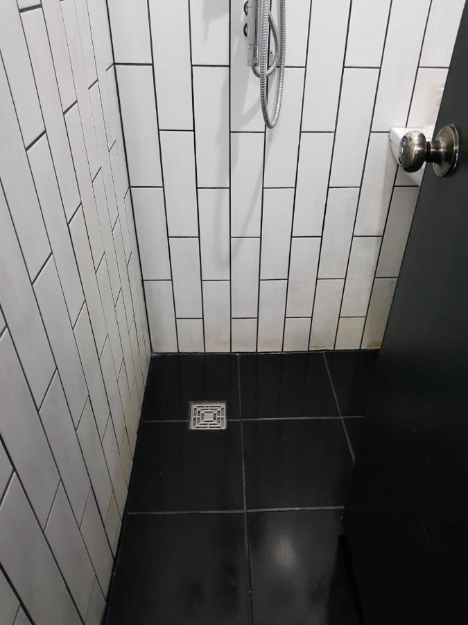 Homestay In Уолсал Екстериор снимка